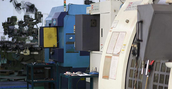 塑膠模具應用于新能源汽車領域？塑膠模具有哪些特點？